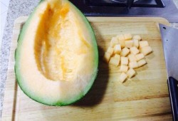 吃哈密瓜拍视频的网红,哈密瓜美食短视频，甜蜜滋味引关注